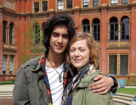 Avan Jogia Father Mike Jogia And Mother Wendy。